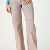Distressed 90S-Fit Jeans