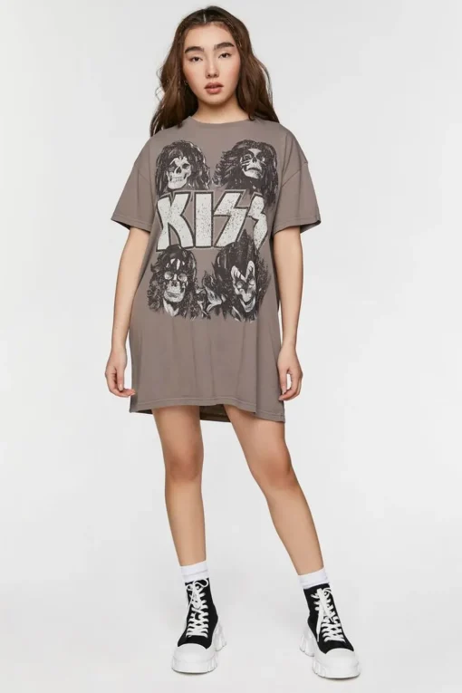 Kiss Graphic T-Shirt Dress