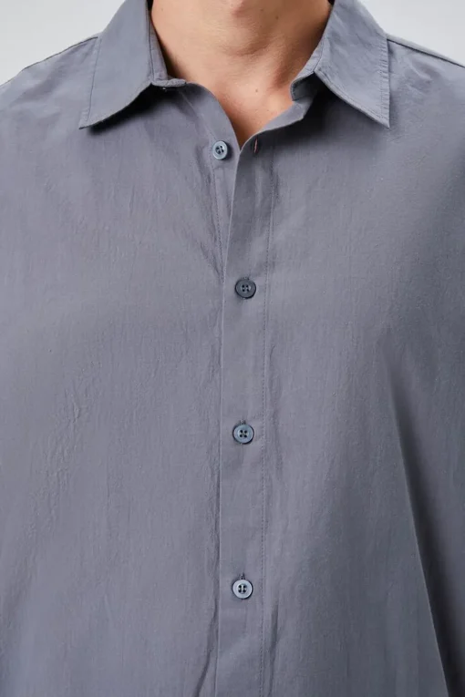 Long-Sleeve Buttoned Shirt