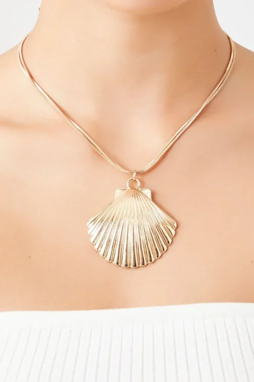 Seashell Pendant Necklace