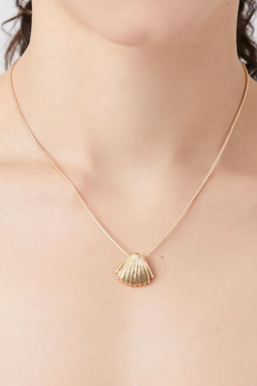Seashell Pendant Necklace