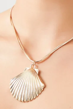Seashell Pendant Necklace